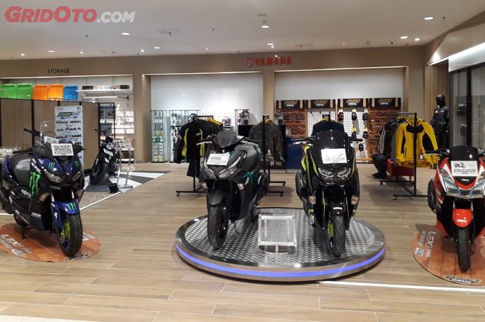 Nah Lho Jajaran Maxi Yamaha Versi Modif Mejeng di Mall AEON Sentul