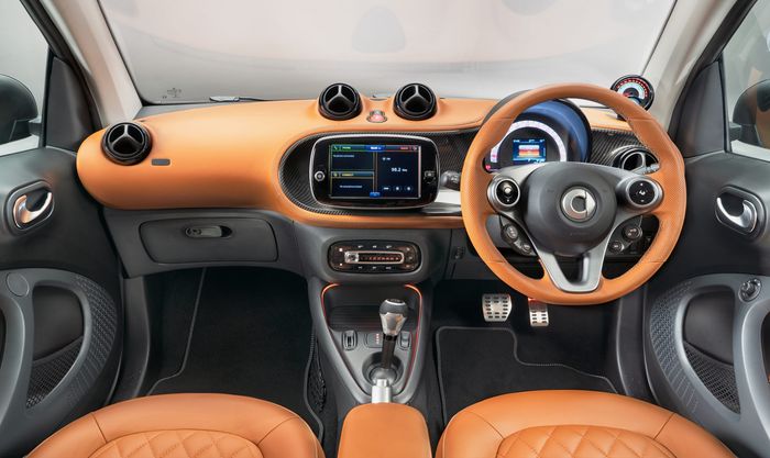 Tampilan kabin mewah Smart ForTwo EQ garapan Brabus