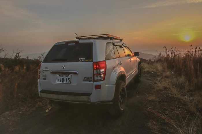 Tampilan belakang modifikasi Suzuki Grand Vitara