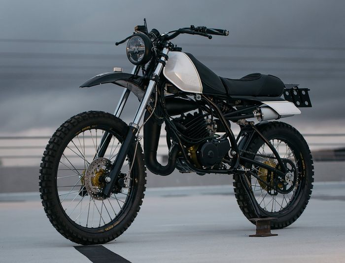 Tampilan Yamaha DT125 ini dibuat lebih modern