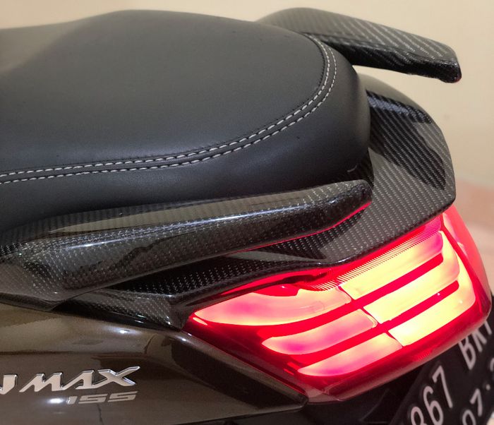 Besi behel belakang Yamaha NMAX dilapis karbon kevlar plus stoplamp JPA