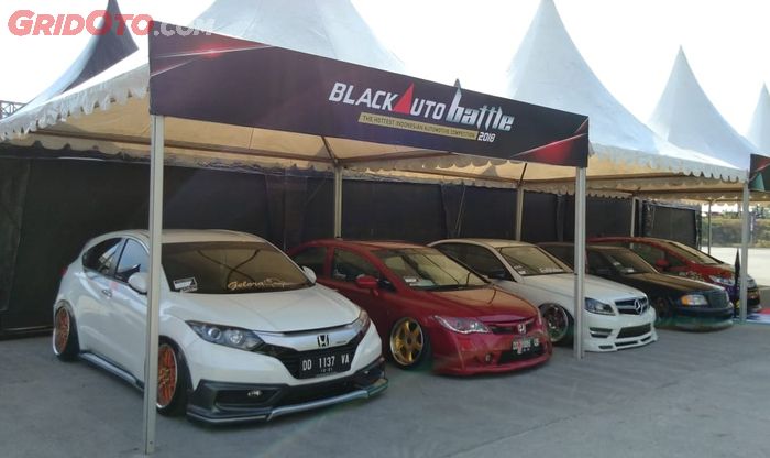 Deretan mobil modifikasi di Black Auto Battle Makassar 2018