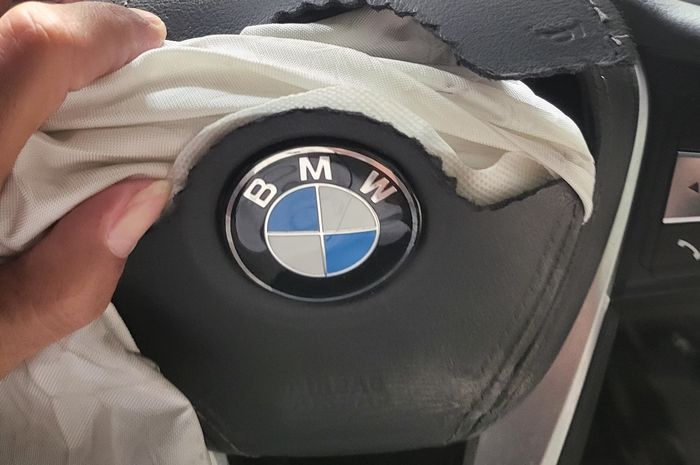 Ilustrasi airbag setelah mengembang