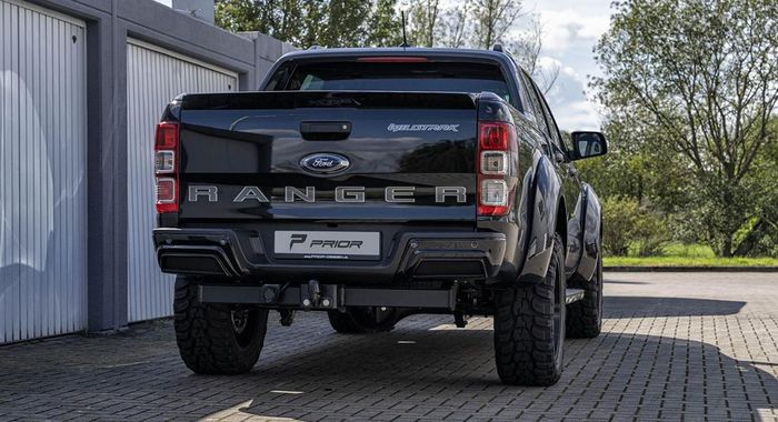 Tampilan belakang Ford Ranger hasil garapan Prior Design