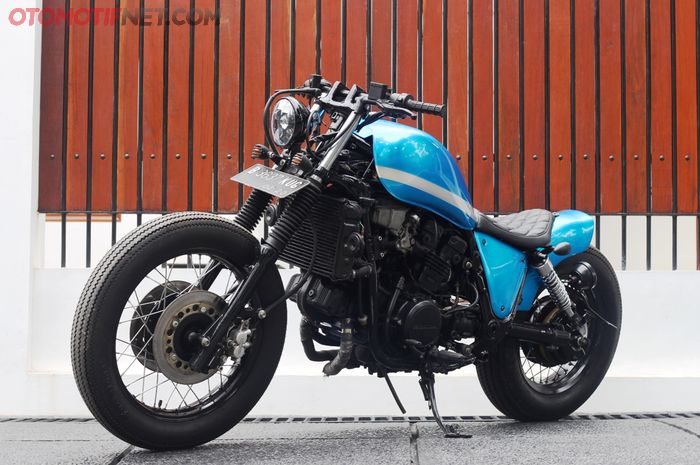 Honda Magna VF750C Pangkas Sasis, Ban & Bodi Gendut, Kejar Gaya Bobber