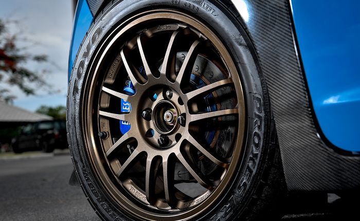 Modifikasi Honda Jazz GK5 pakai pelek Volk Racing RE30 16 inci