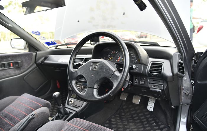 Tampilan dalam kabin Honda Civic Nouva yang diubah jadi versi EF