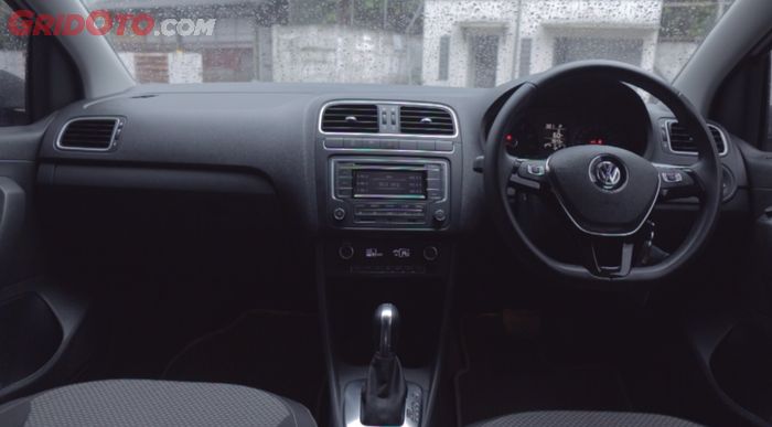 Interior VW Polo (Komparasi Compact Hatchback)
