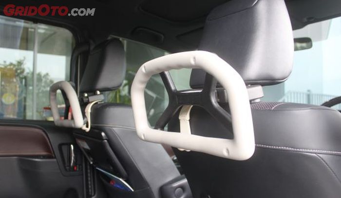 Rear passenger handle bar OEM Voxy JDM, mempermudah akses keluar masuk di belakang