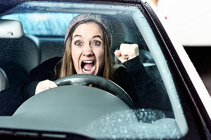 Ilustrasi pengemudi mobil wanita