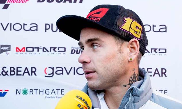 Alvaro Bautista jumpalitan di udara setelah motornya bermasalah di gribox