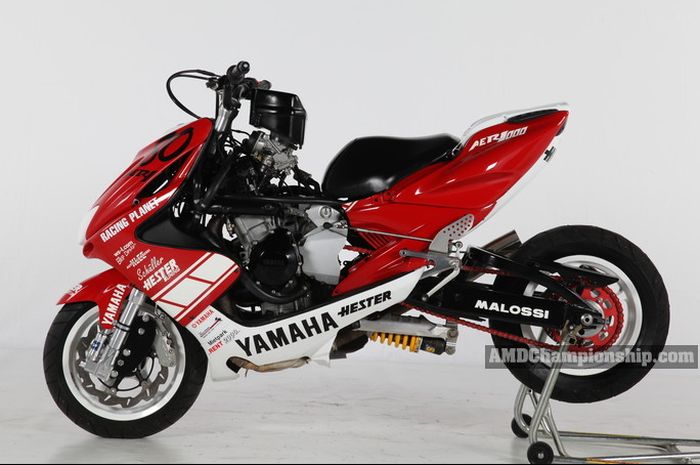 Yamaha Aerox kawin silang Dengan Yamaha R1