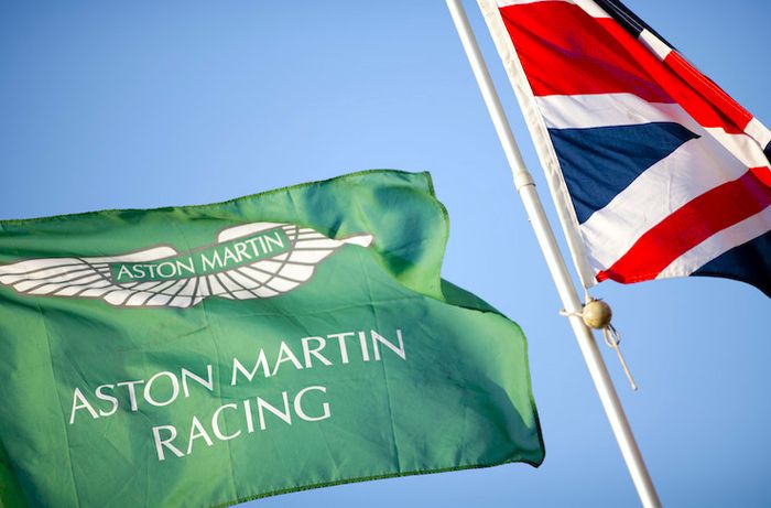 Apakah tim Aston Martin di balap F1 2021 akan menggunakan livery mobil F1 dengan warna kebesarannya, hijau?