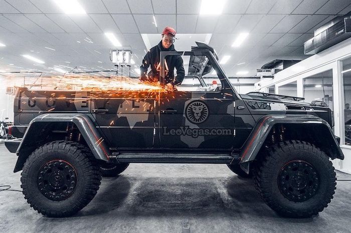 Mercedes-Benz G500 4&times;4&sup2; dipotong atapnya oleh Jon Olsson