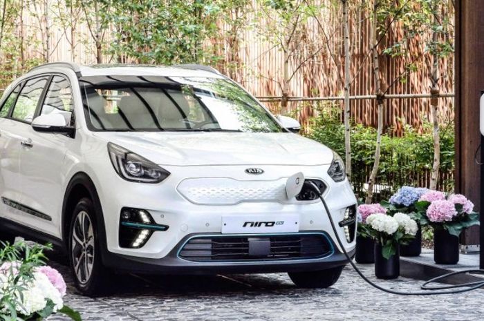 Kia Niro EV menggunakan mesin listrik dengan baterai berkapasitas 64 kWh