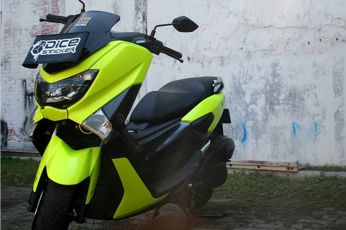 Tren Yamaha NMAX pakai body wrapping warna cerah