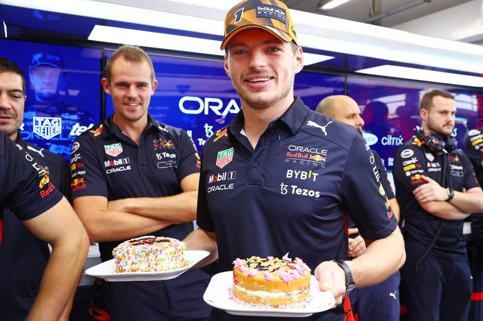 Max Verstappen merayakan ulang tahun ke-25 pada hari Jumat, 30 September 2022 bertepatan dengan hari pertama F1 Singapura 2022