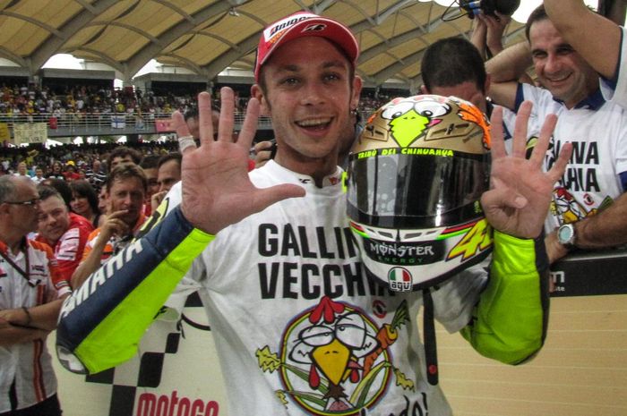 Valentino Rossi terakhir menjadi juara dunia di 2009, itu berarti hampir sedekade belum juara dunia lagi