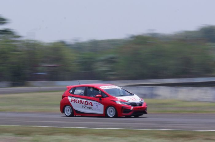 Alvin Bahar Raih Pole Position di Touring Car Championship (ITCC) 1600 MAX