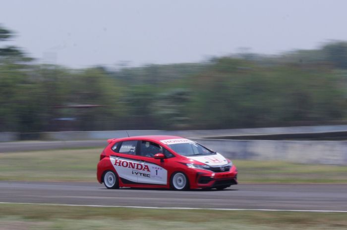 Alvin Bahar Raih Pole Position di Touring Car Championship (ITCC) 1600 MAX