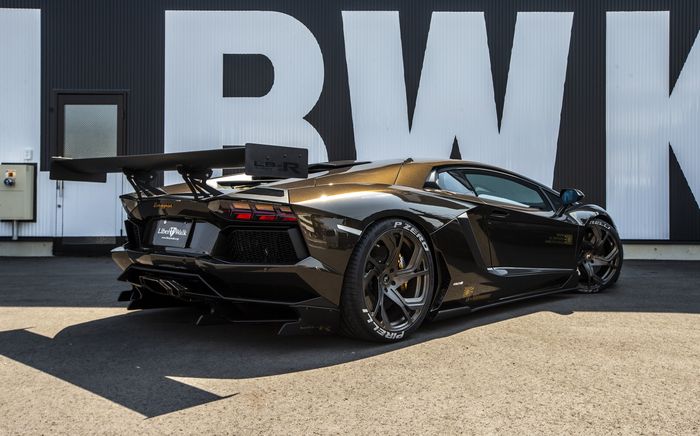 Tampilan belakang modifikasi Lamborghini Aventador