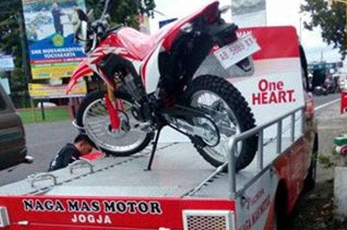 Konsumen beli CRF150L pakai recehan logam 1000. Dealer lemas, konsumen senang