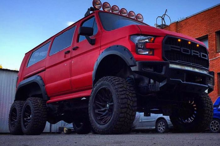 Modifikasi Ekstrem Ford Raptor 6x6 Monster Bus