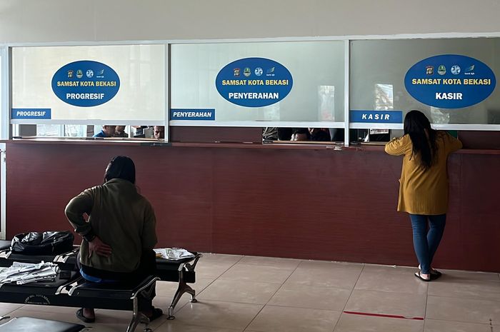 Ilustrasi masyarakat patuh bayar pajak di Samsat