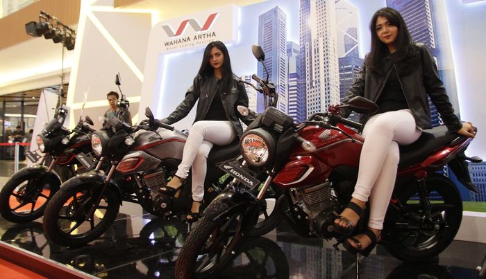 Honda CB150 Verza versi Indonesia ada shroud di area tangkinya