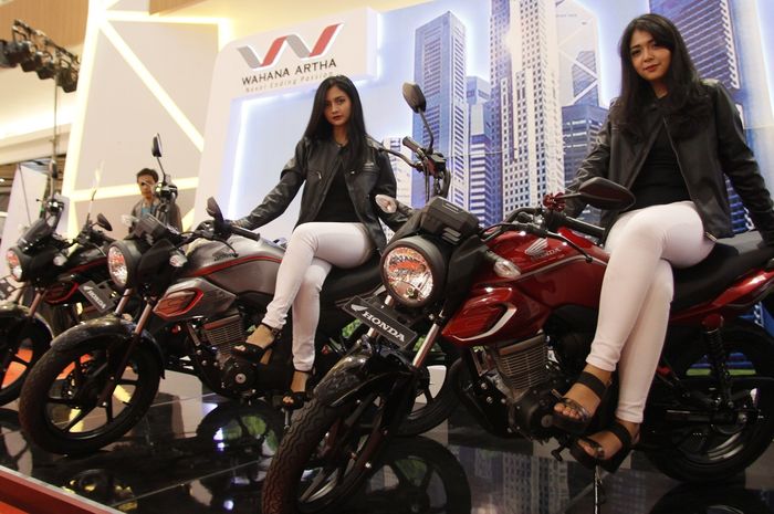 Honda CB150 Verza versi Indonesia ada shroud di area tangkinya