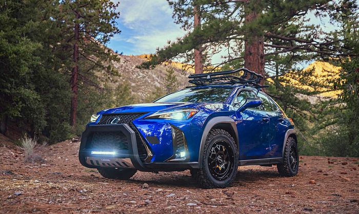 Modifikasi Lexus UX200 F Sport dengan tema off-road
