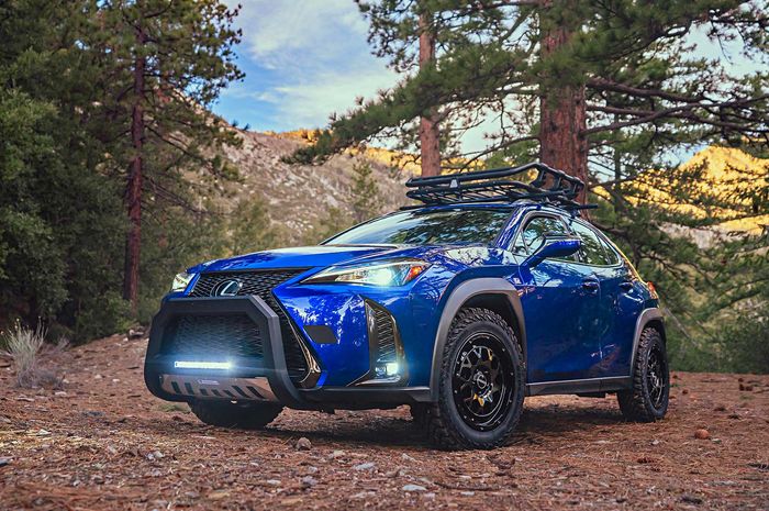 Modifikasi Lexus UX200 F Sport dengan tema off-road