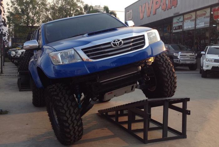 Modifikasi Toyota Hilux hasil garapan bengkel Thailand, VVP 4x4 Center
