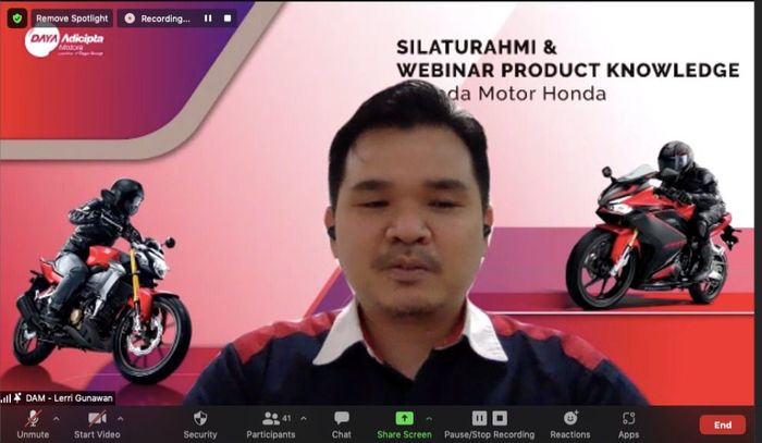 Lerri Gunawan selaku Chief Operating Officer PT DAM, beri informasi seputar teknologi line up motor Honda dan juga bersilaturahmi