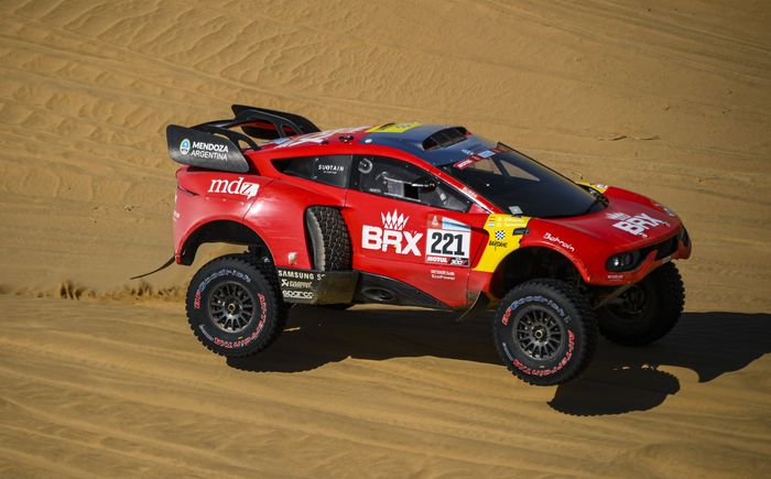 Pembalap Argentina, Orlando Terranova mengendarai BRX Hunter T1+ dan mencapai hasil terbaik di Reli Dakar 2022 bersama tim Prodrive