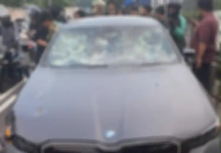 BMW i5 Adu Banteng dengan Honda Supra di Depan Mercu Buana, Ini Kronologinya