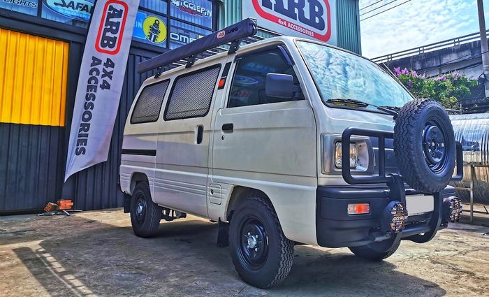 Modifikasi Suzuki Carry yang disulap jadi campervan sangar