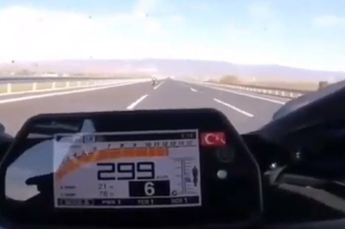 Top speed Yamaha R1 299 km/jam