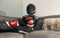 Fabio Quartararo Ngebet Balapan, Duduk di Sofa Saja Pakai Baju Balap