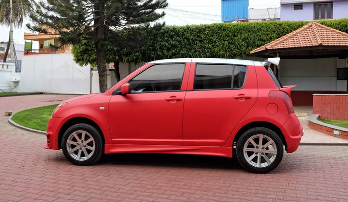 Tampilan samping modifikasi unik Suzuki Swift