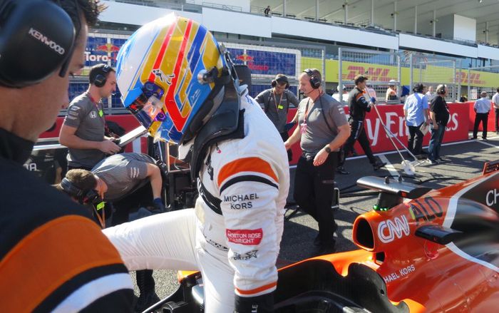 Begini aslinya livery helm yang dipakai Fernando Alonso di balap F1 musim ini, seperti di GP F1 Jepang kemarin