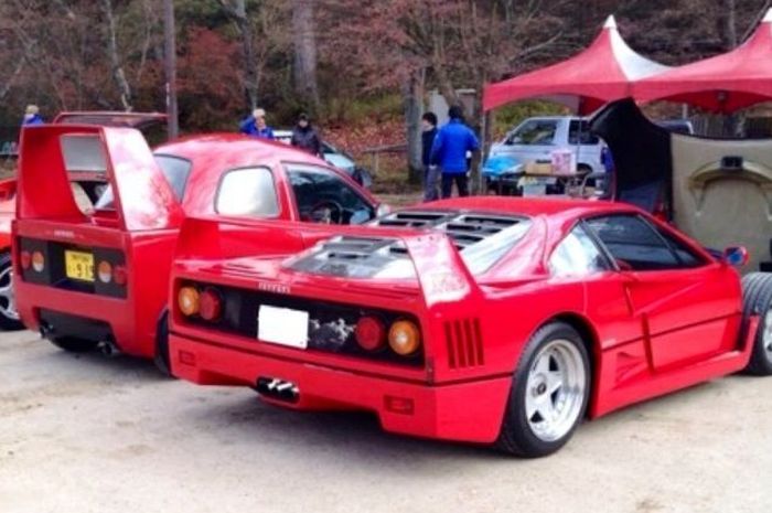 Yamaha AMI saat dijejerkan langsung dengan Ferrari F40, desainnya sama persis hanya ukurannya lebih bantet
