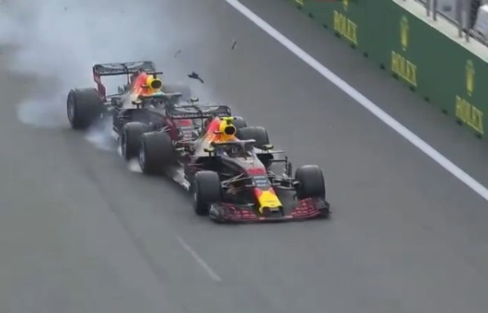 Tabrakan 2 pembalap satu tim, Ricciardo dan Verstappen
