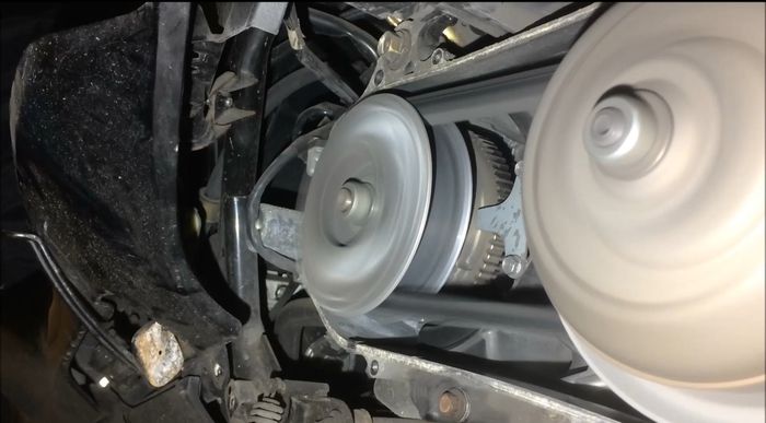 Gerak pulley yang enggak lancar membuat v-belt jadi mudah putus 