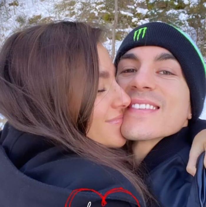 Akan tetapi, pada momen Hari Valentine 14 Februari silam, Maverick Vinales akhirnya mengunggah foto sang istri lewat fitur Instagram Story @maverick12official