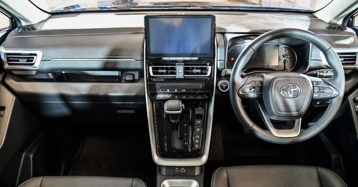 Interior Innova Zenix spek Thailand.