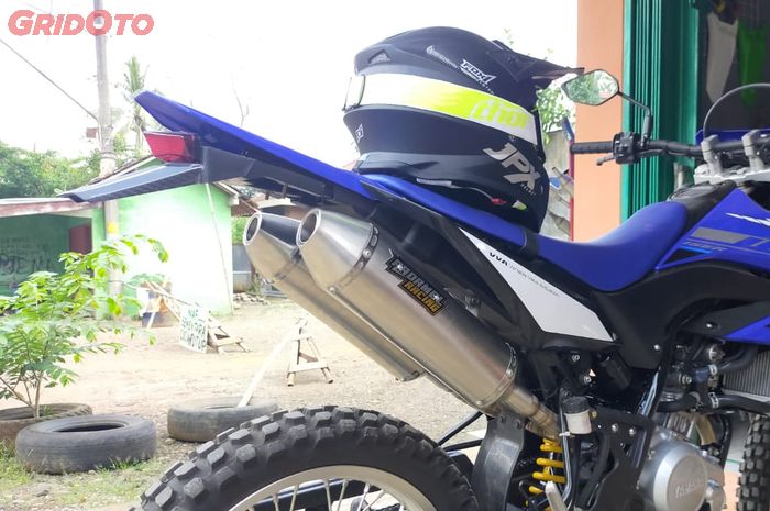 Knalpot double muffler Yamaha WR155R. Bikin tampilan mirip motor trail special engine.