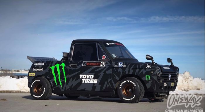 Honda N600 yang dimodifikasi menyerupai mobil Ken Block dengan mesin Suzuki GSX-R