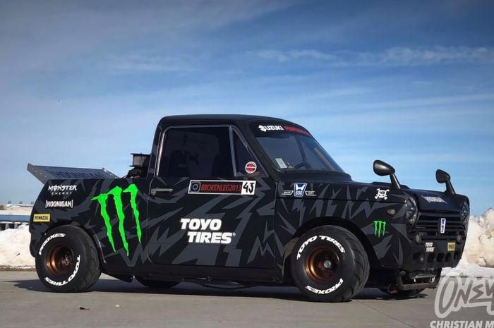 Honda N600 yang dimodifikasi menyerupai mobil Ken Block dengan mesin Suzuki GSX-R