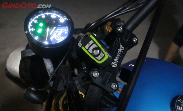 Scrambler basis Yamaha Scorpio pasang speedometer digital dan setang Scarlet